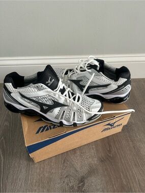Brand new Mizuno Wave Tornado 8 Volleyball Shoes